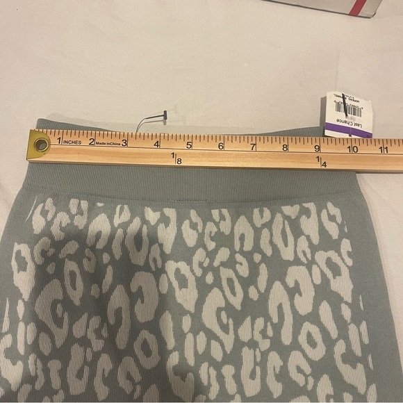 Sweaty Betty Leopard Jacquard Base Layer
Leggings Blue/Greenish Paint
Jacquard - Picture 10 of 10